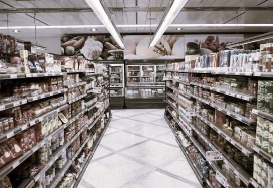 Parduotuvė, lentynos, įvairūs maisto produktai